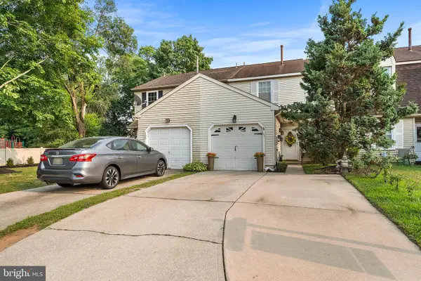 107 River Bank Dr, ROEBLING, NJ 08554