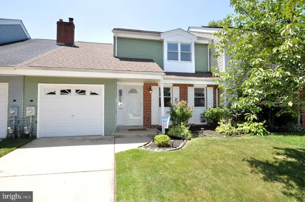109 Mayfair Ln, MOUNT LAUREL, NJ 08054
