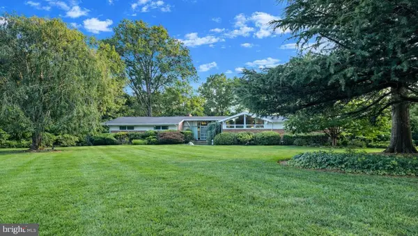 830 Golf View Rd, MOORESTOWN, NJ 08057