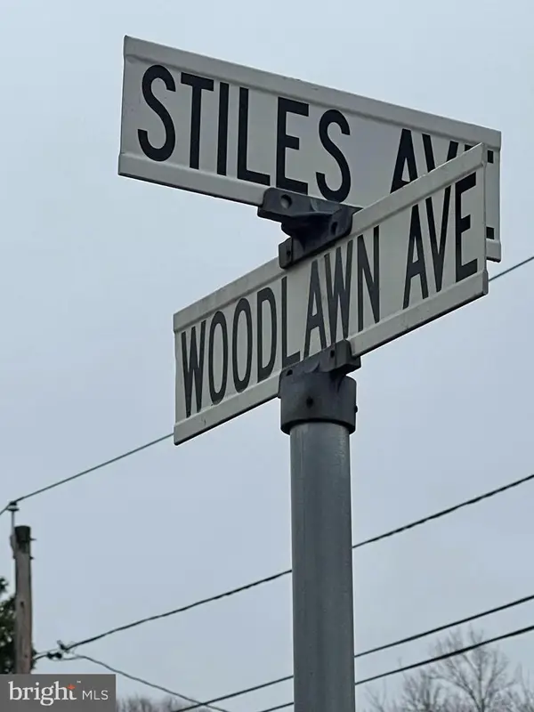 702 N Stiles Ave, MAPLE SHADE, NJ 08052
