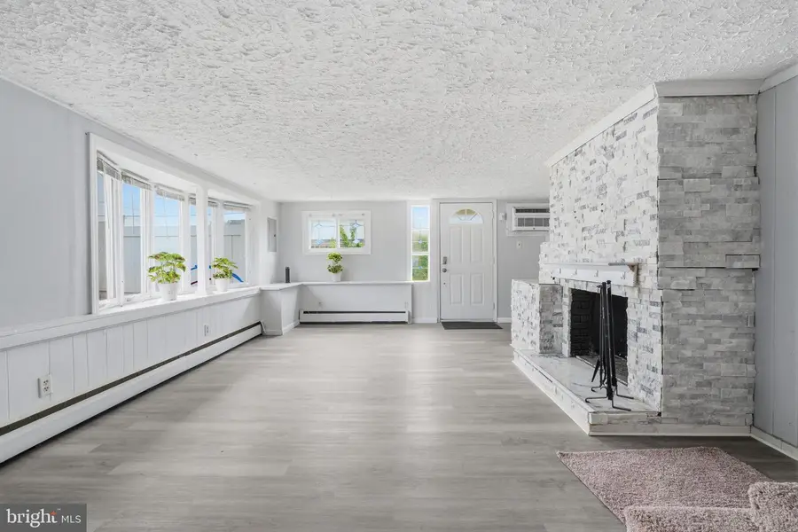 806 Shadeland Ave, Burlington, NJ 08016 - #3