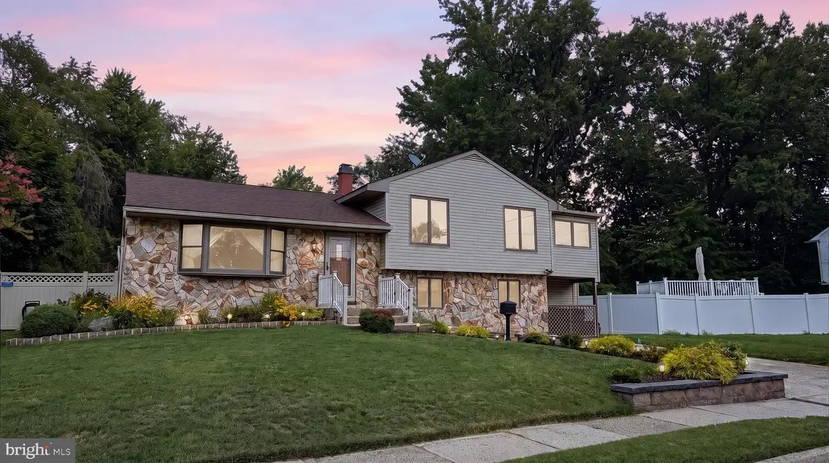 19 Walnut Dr, Burlington, NJ 08016 - #1