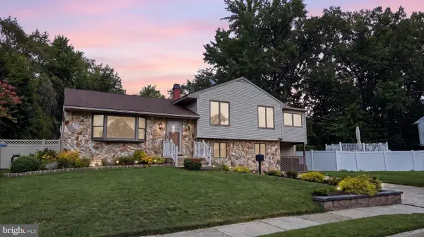 19 Walnut Dr, BURLINGTON, NJ 08016