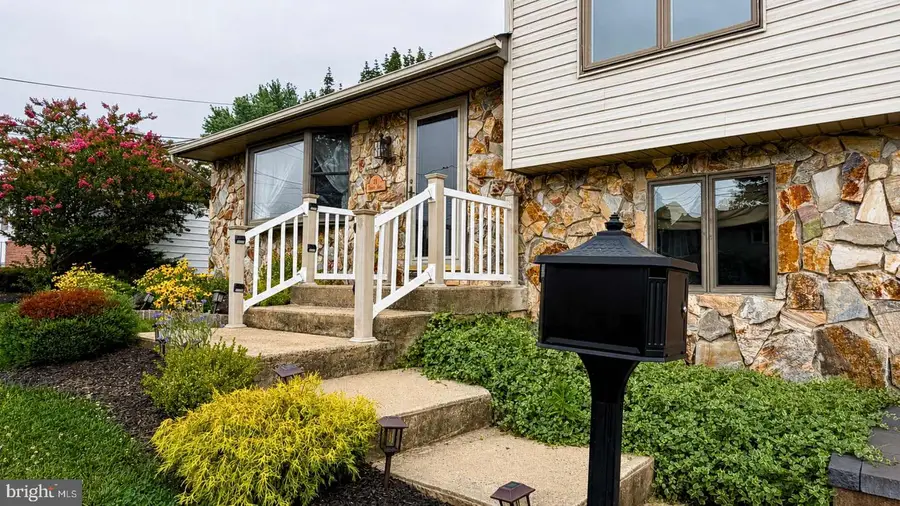 19 Walnut Dr, Burlington, NJ 08016 - #2