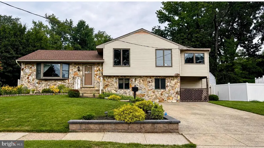 19 Walnut Dr, Burlington, NJ 08016 - #3
