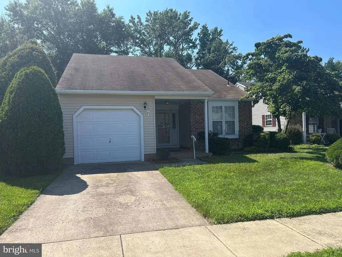 7 Fairfax Dr, Mount Laurel, NJ 08054 - #1