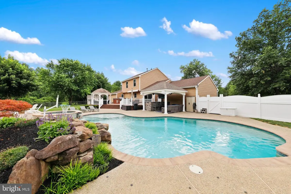 4 Castle Ct, Bordentown, NJ 08620 - #1
