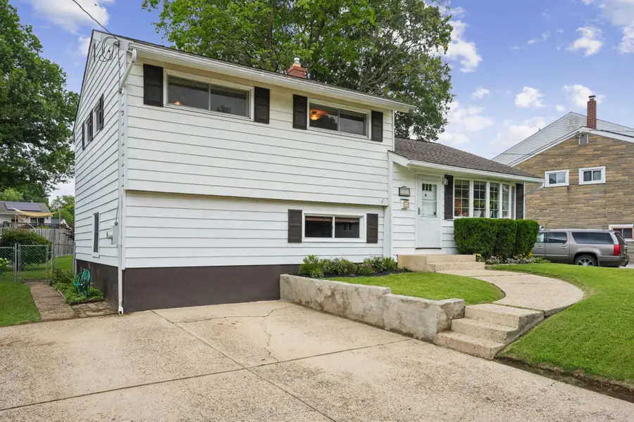 85 W Woodcrest Ave, Maple Shade, NJ 08052 - #2