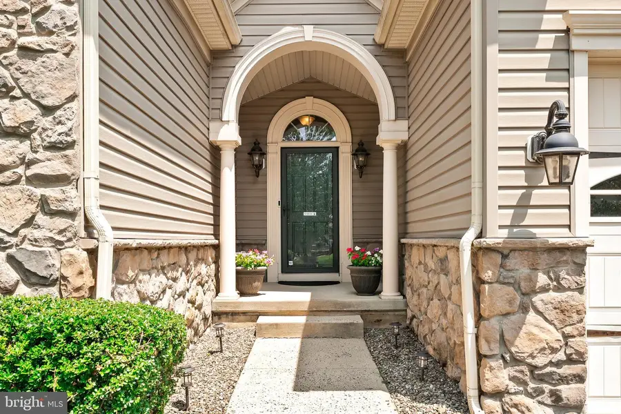 27 Applegate Dr, Florence, NJ 08518 - #2