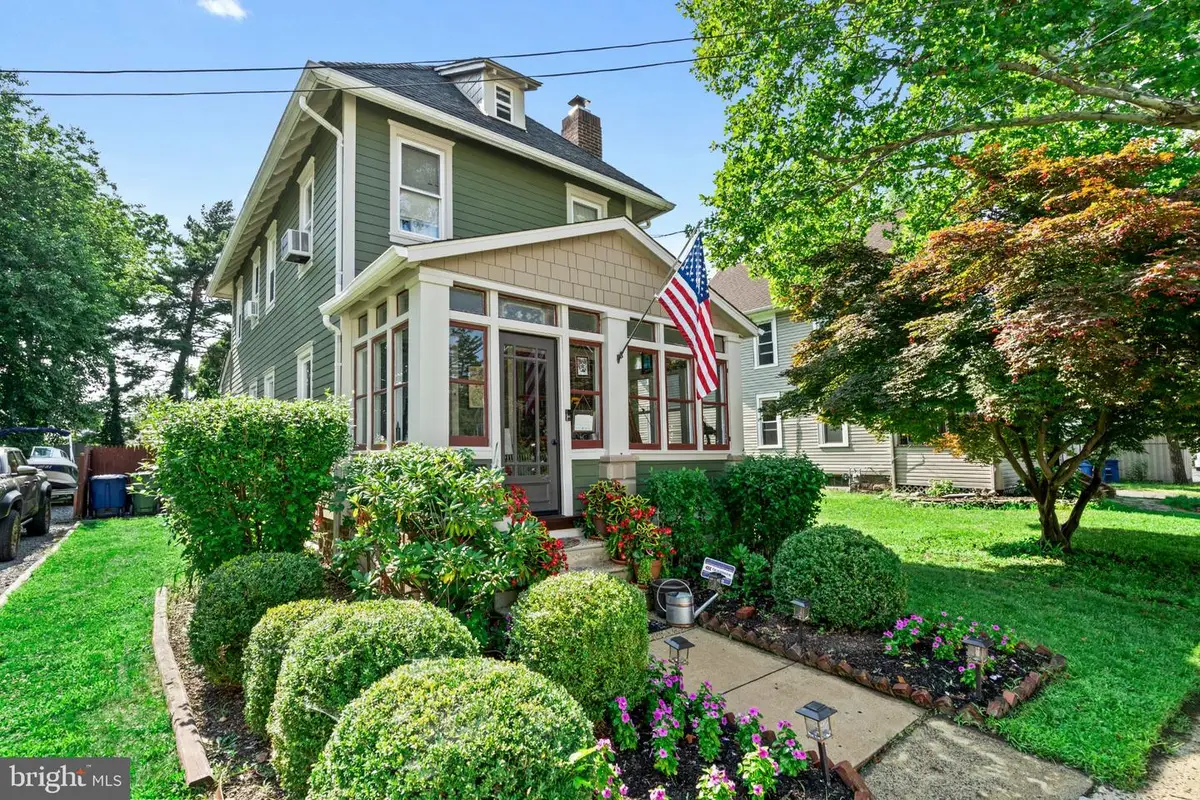 106 W 5th St, Palmyra, NJ 08065 - #1