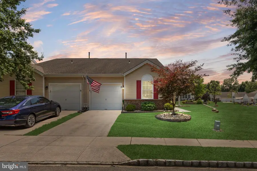2 Clifford Dr, Mount Laurel, NJ 08054 - #2
