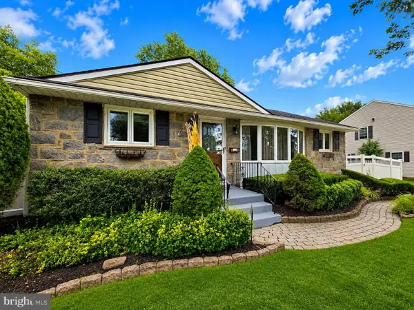 2823 Burgundy Dr, RIVERTON, NJ 08077