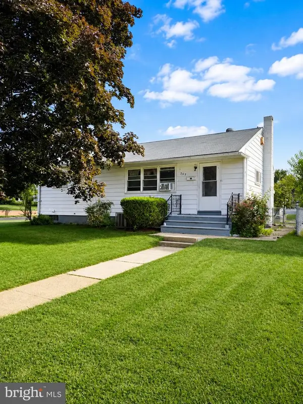 203 Bailey Ave, MAPLE SHADE, NJ 08052