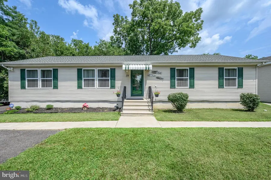 19 Indian Trl, Southampton, NJ 08088 - #2
