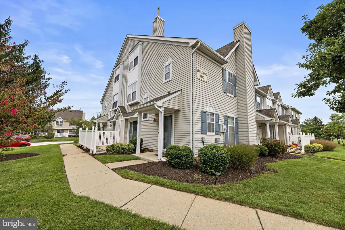 301 Oliphant Ln, Mount Laurel, NJ 08054 - #1