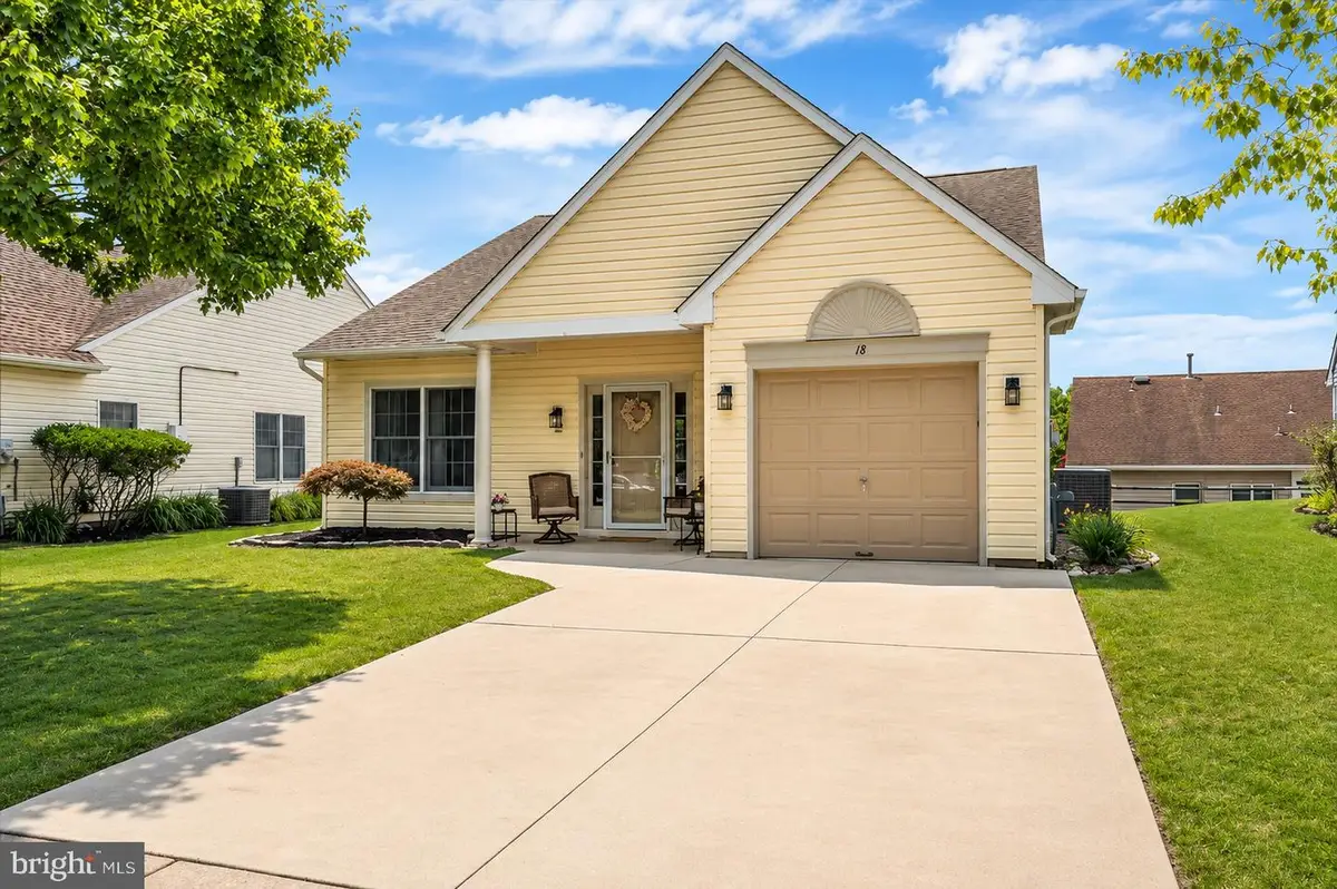 18 Lantern Ln, Columbus, NJ 08022 - #1