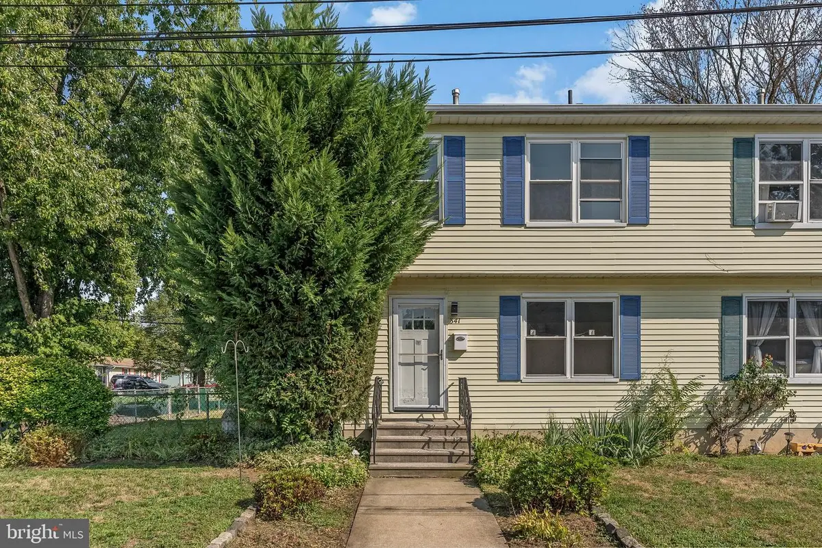 341 Clarkson St, Burlington, NJ 08016 - #1