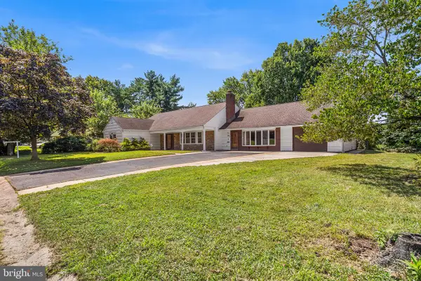 74 Country Club Rd, WILLINGBORO, NJ 08046