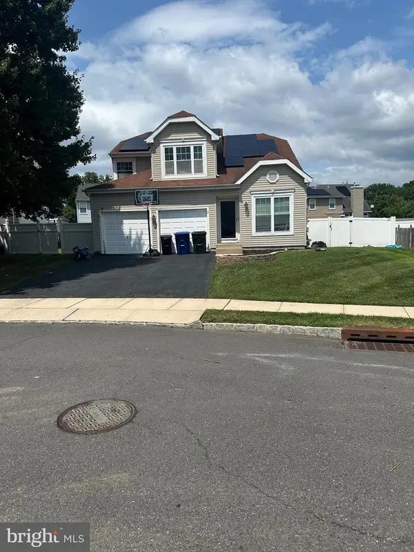 2 Mystic Way, BURLINGTON, NJ 08016