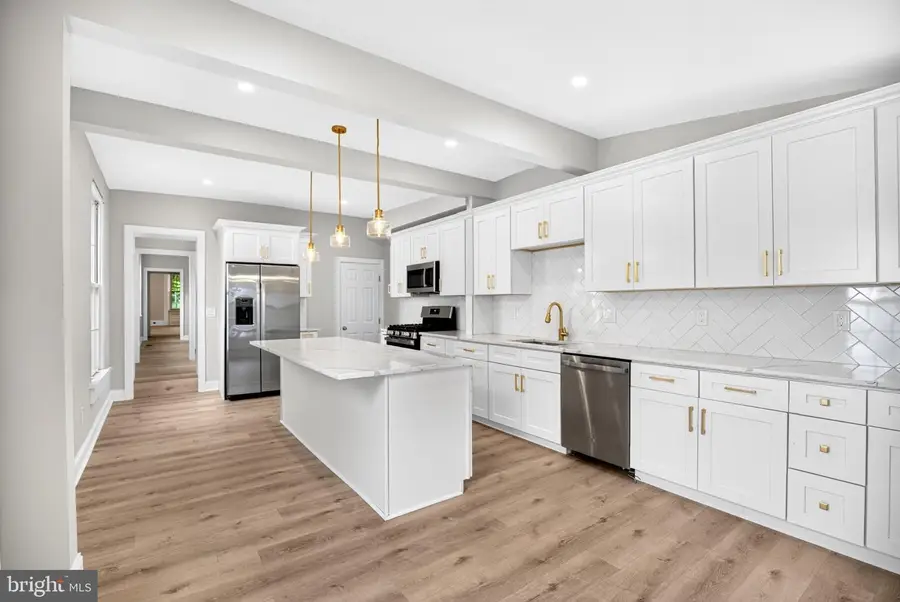 206 E Union St, Burlington, NJ 08016 - #3