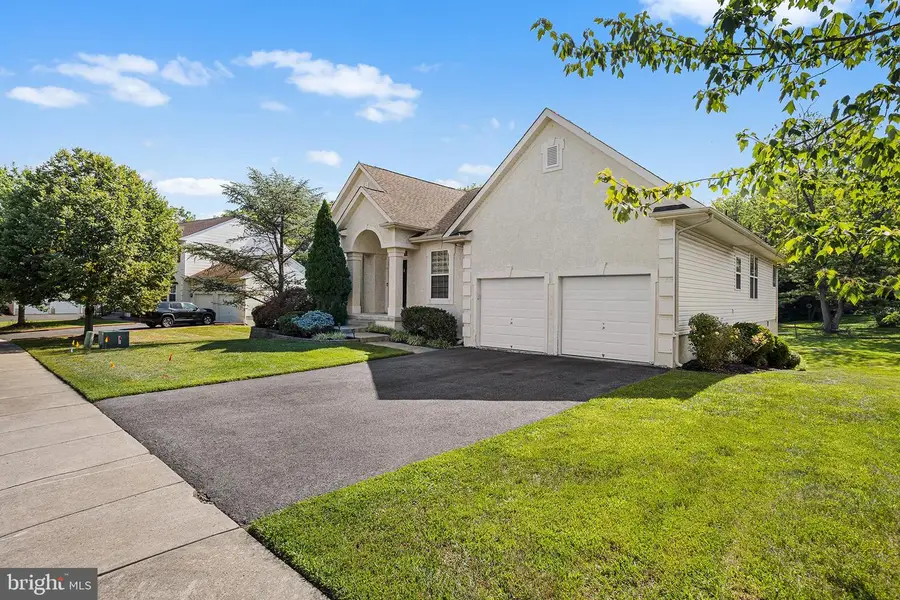 4 Monarch Dr, Burlington, NJ 08016 - #2