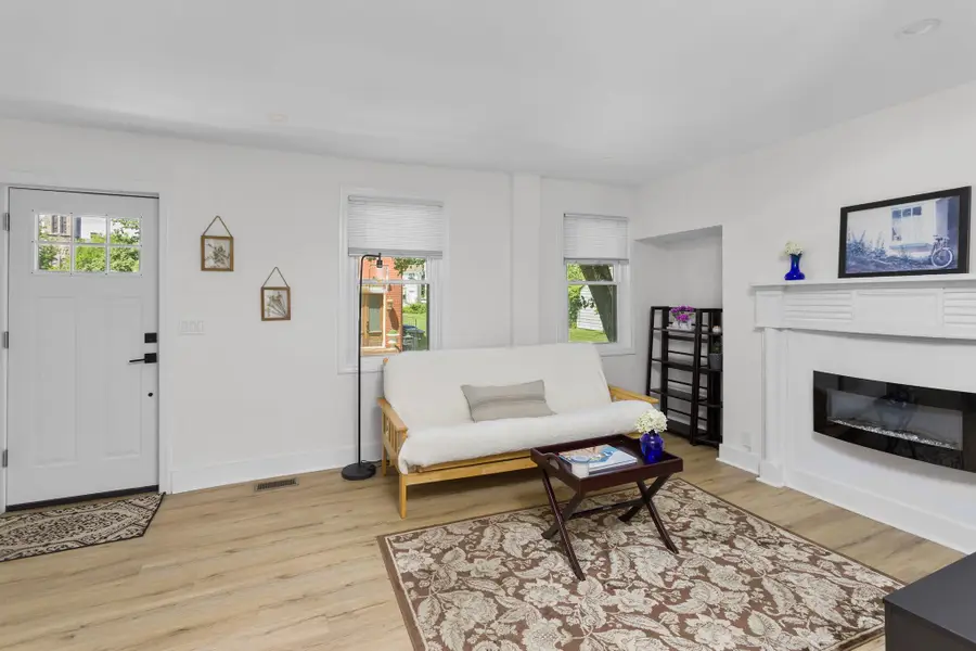 16 E Burlington St, Bordentown, NJ 08505 - #2