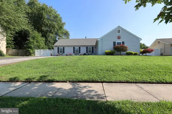 8 Holmes Ln, MARLTON, NJ 08053