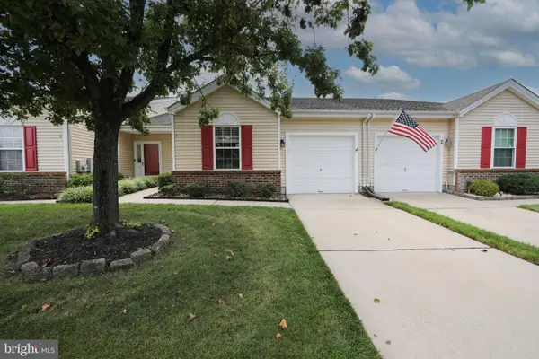 4 Clifford Dr, MOUNT LAUREL, NJ 08054