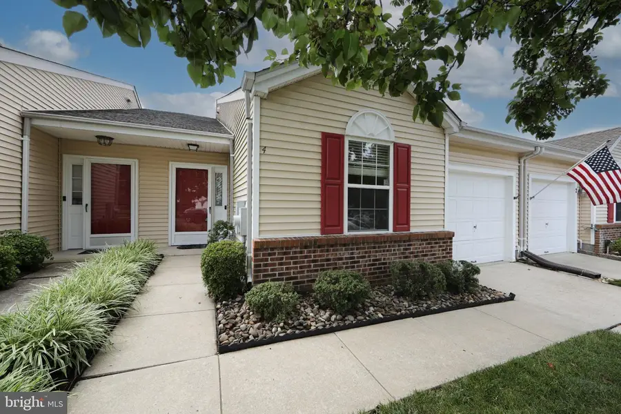4 Clifford Dr, Mount Laurel, NJ 08054 - #3