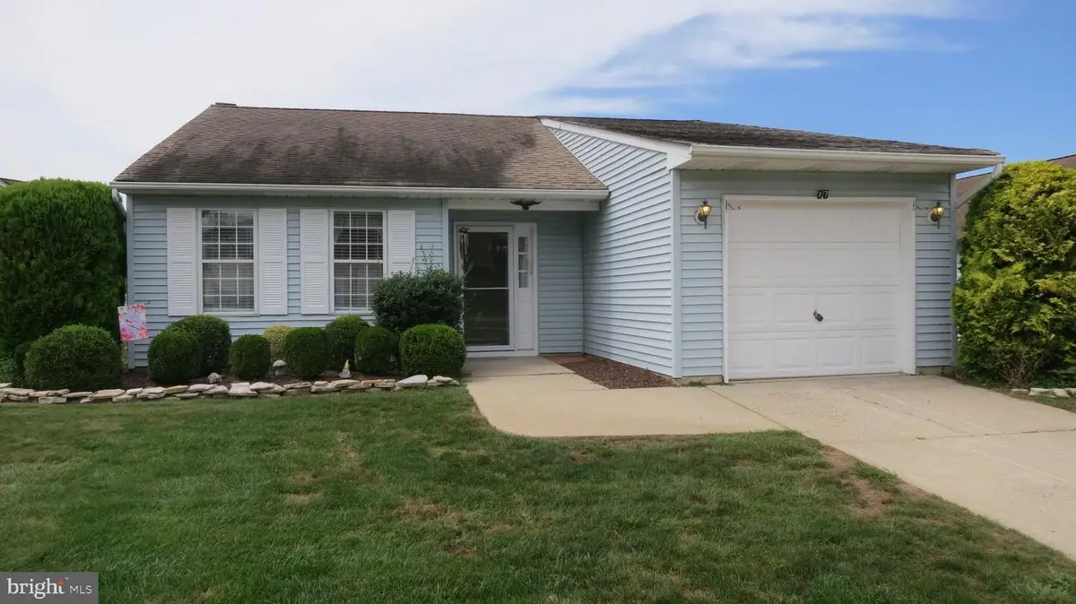17 Meadowwood Ct, Columbus, NJ 08022 - #1