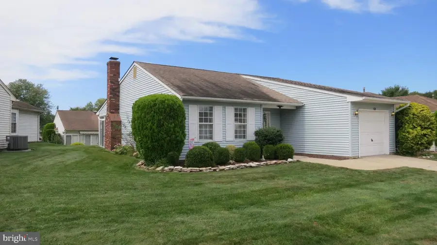 17 Meadowwood Ct, Columbus, NJ 08022 - #2