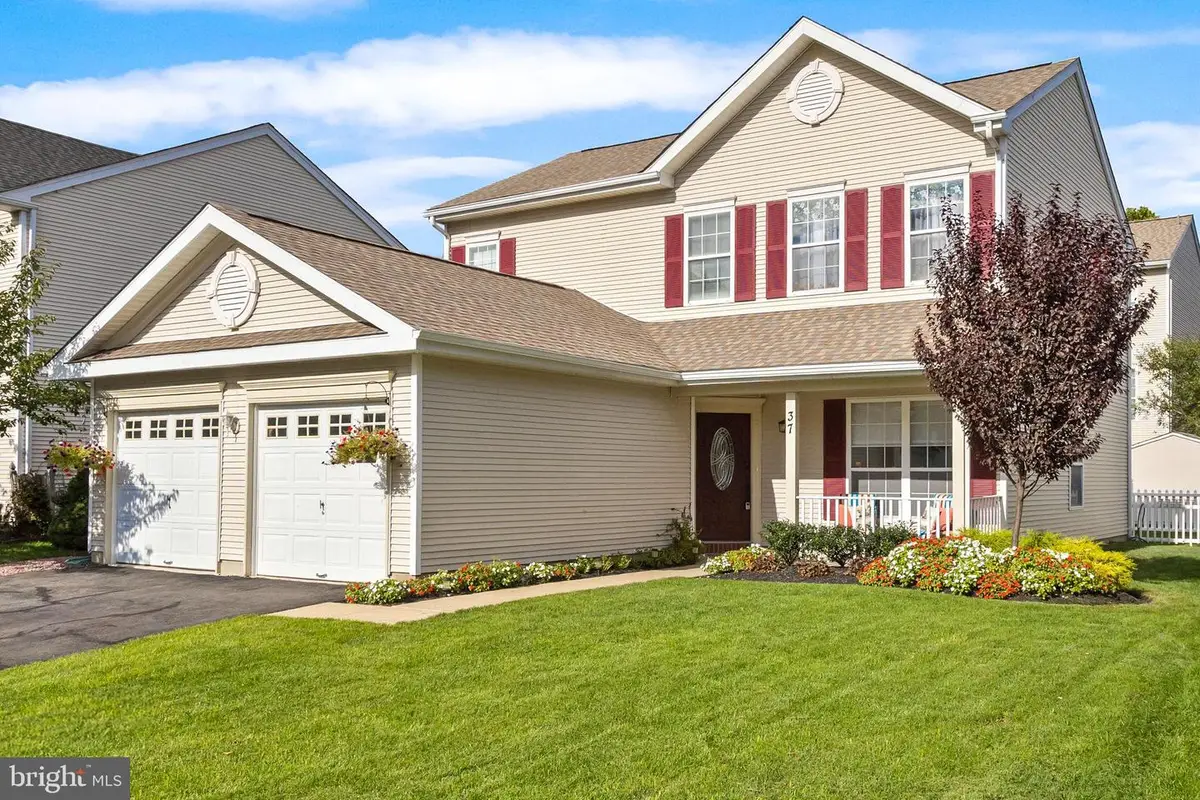 37 Arrowhead Dr, Burlington, NJ 08016 - #1