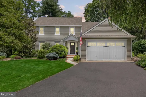 3 Circle Dr, MOORESTOWN, NJ 08057