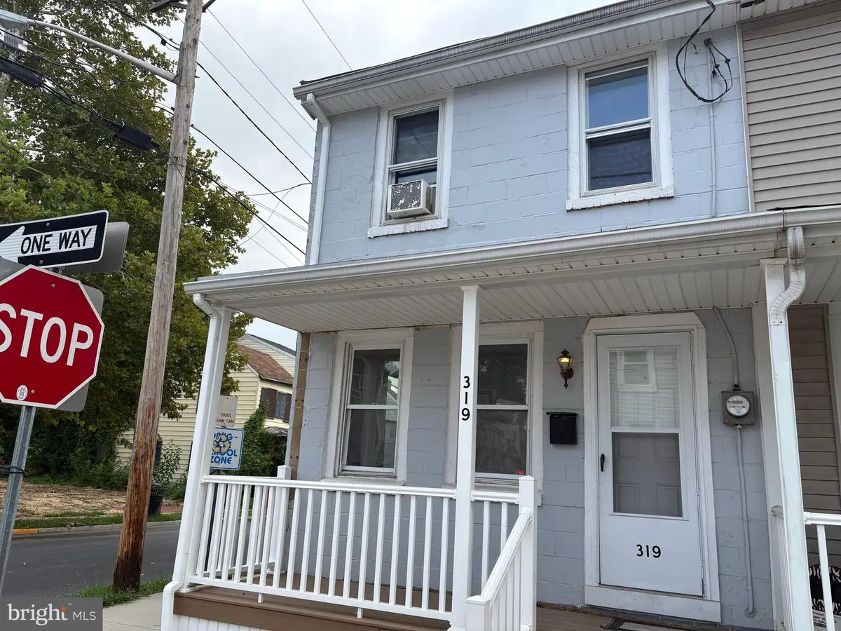 319 Borden St, Bordentown, NJ 08505 - #1