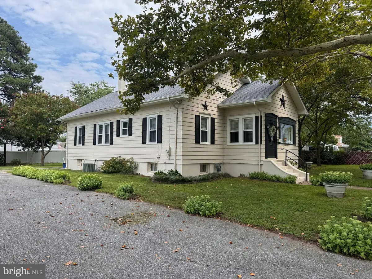 16 Norman Ave, Delran, NJ 08075 - #1