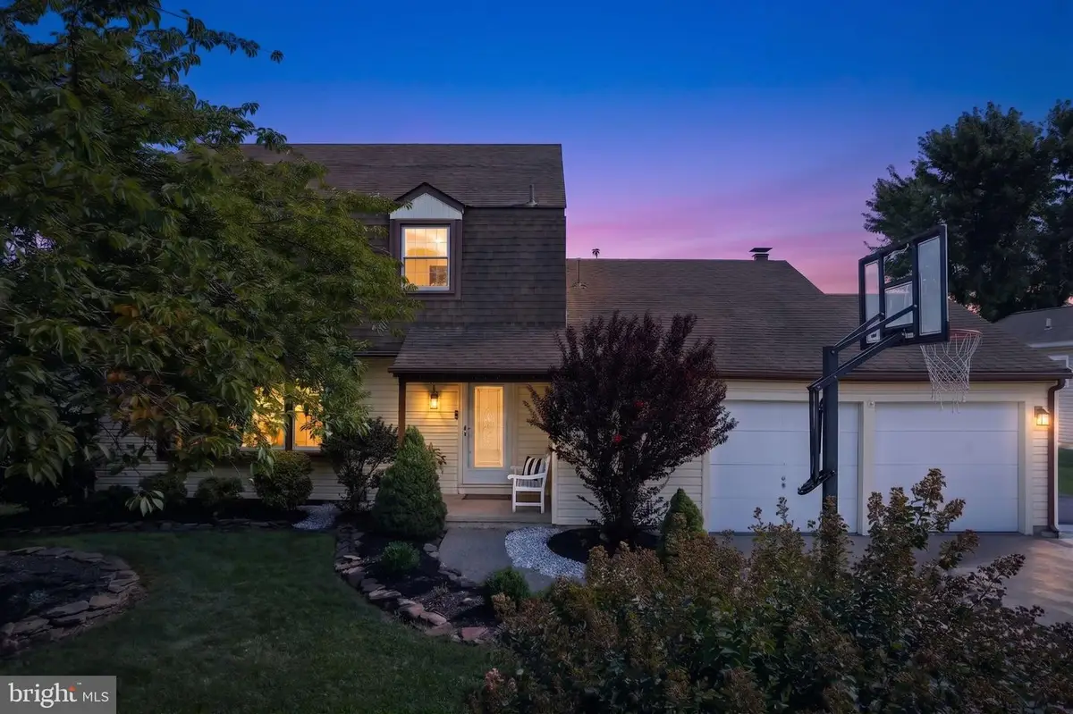284 Tenby Chase Dr, Delran, NJ 08075 - #1