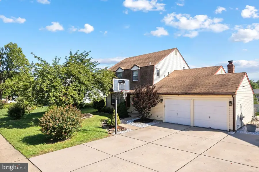284 Tenby Chase Dr, Delran, NJ 08075 - #2