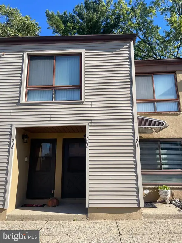 202 Hunter Ct, MARLTON, NJ 08053