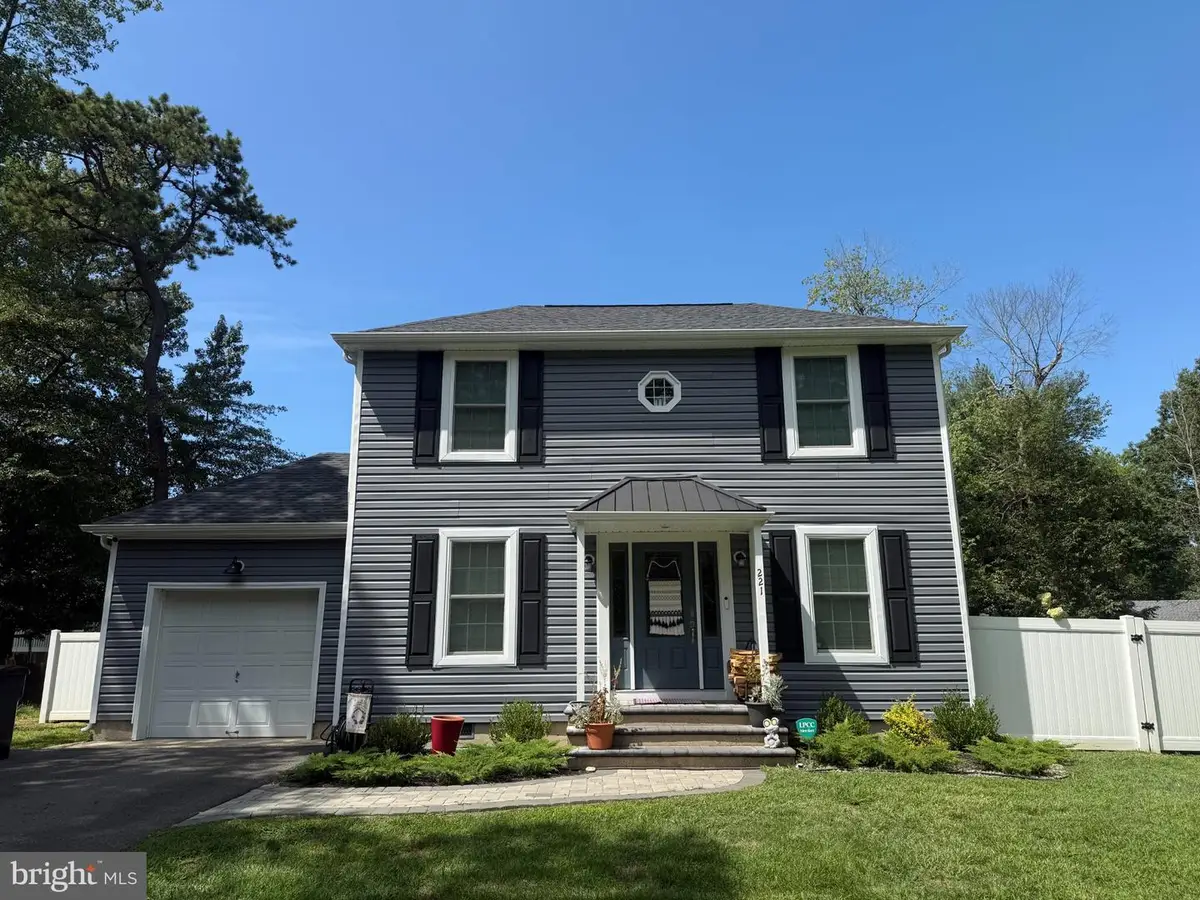 221 Forest Ave, Medford, NJ 08055 - #1