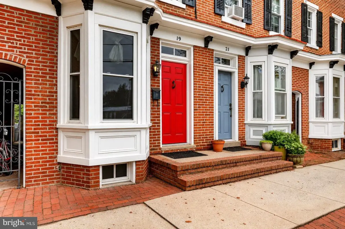 19 Crosswicks St, Bordentown, NJ 08505 - #1