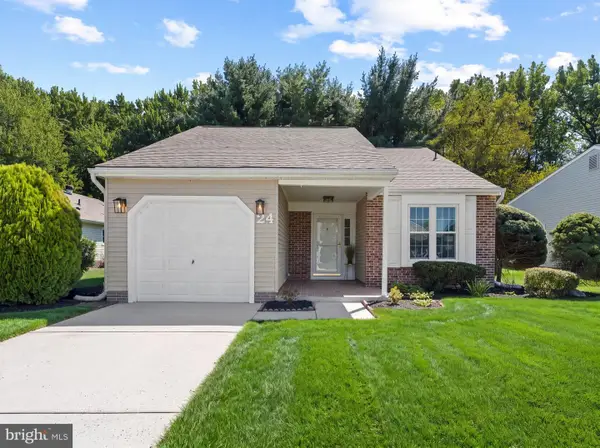 24 Falmouth Dr, MOUNT LAUREL, NJ 08054