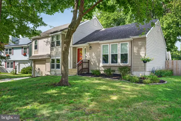 9 Camelia Ln, MOUNT LAUREL, NJ 08054