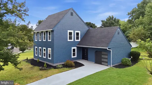 14 Saddle Dr, MOUNT LAUREL, NJ 08054