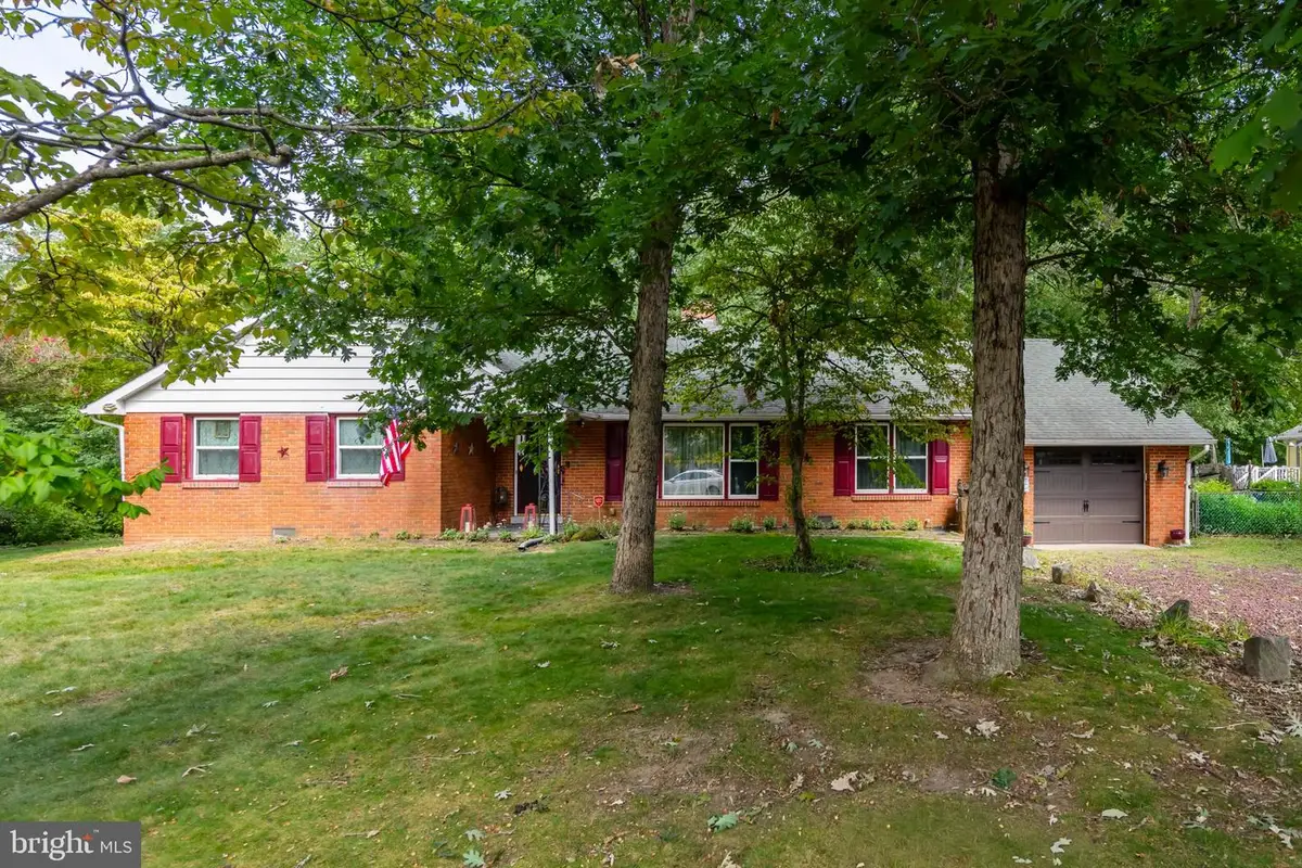 12 N Lakeside Dr W, Medford, NJ 08055 - #1