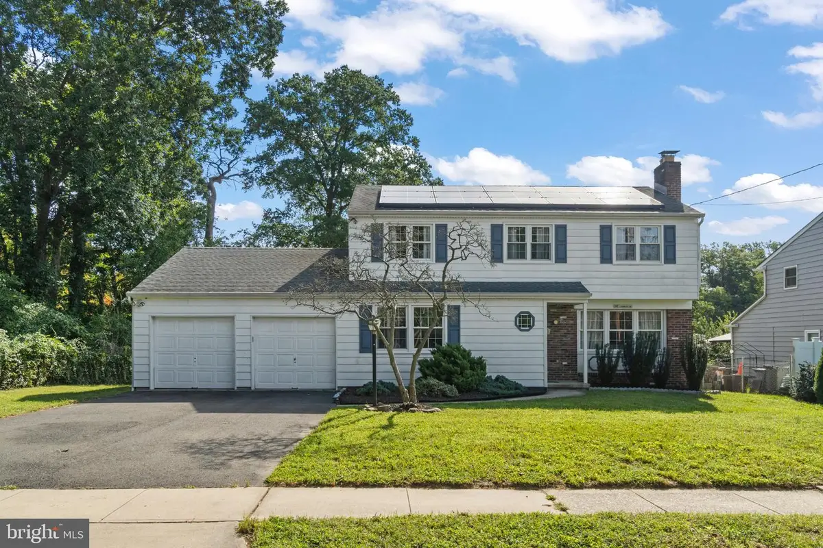 1 Longwood Dr, Burlington, NJ 08016 - #1