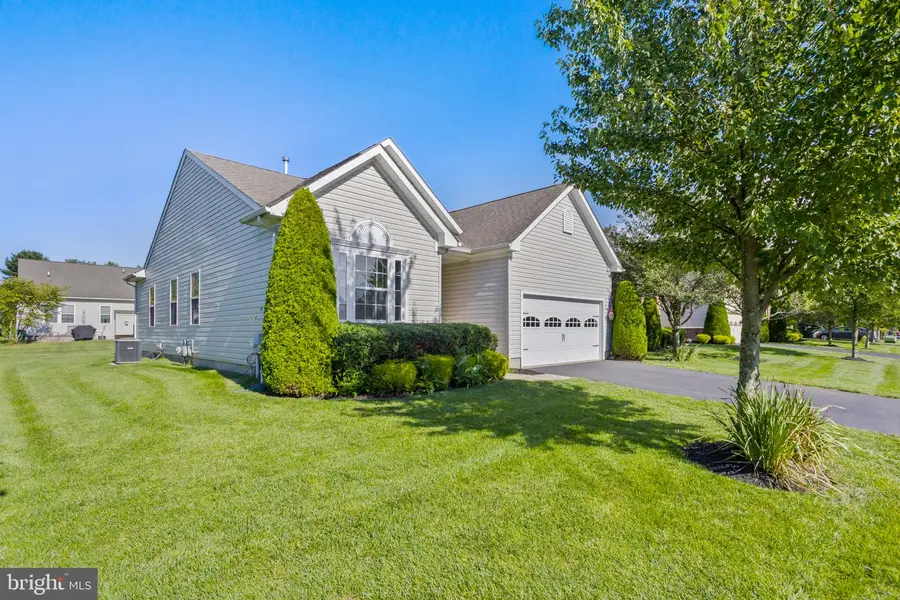 21 Applegate Dr, Florence, NJ 08518 - #2