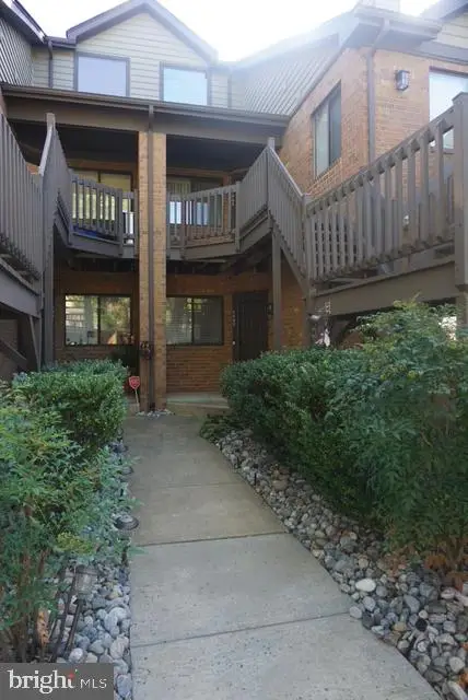 2002 Augusta Cir, MT LAUREL, NJ 08054