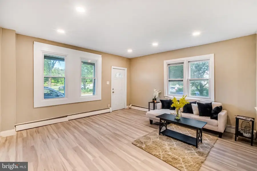 518 Columbus Rd, Burlington, NJ 08016 - #3