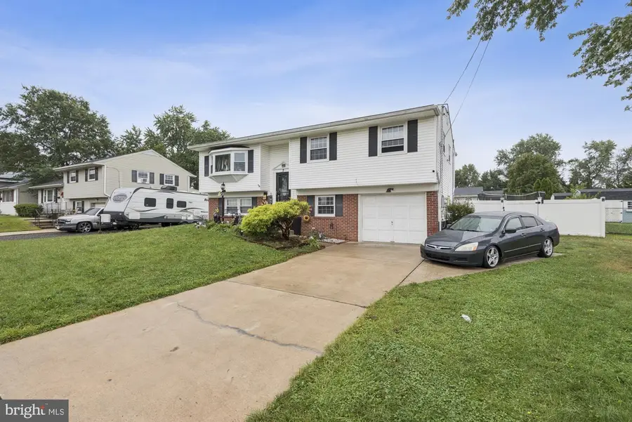 2 Walnut Dr, Burlington, NJ 08016 - #2