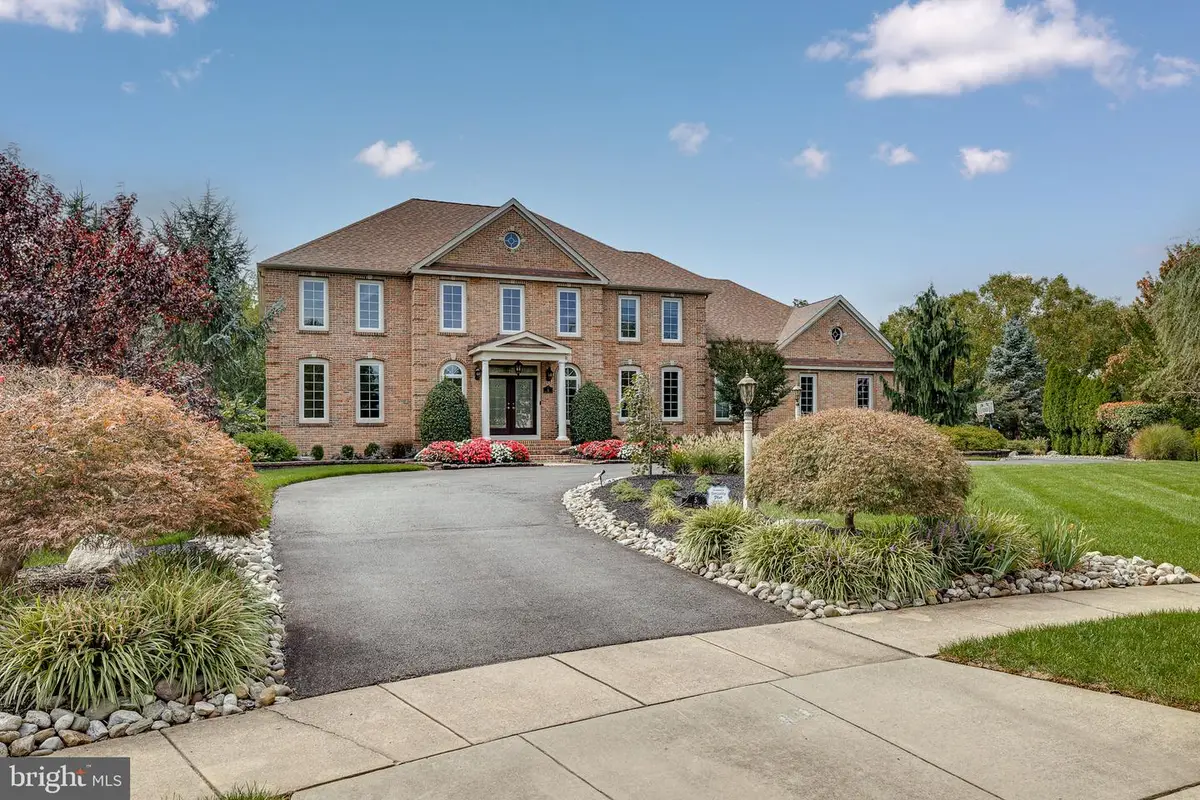 5 White Tail Ct, Moorestown, NJ 08057 - #1